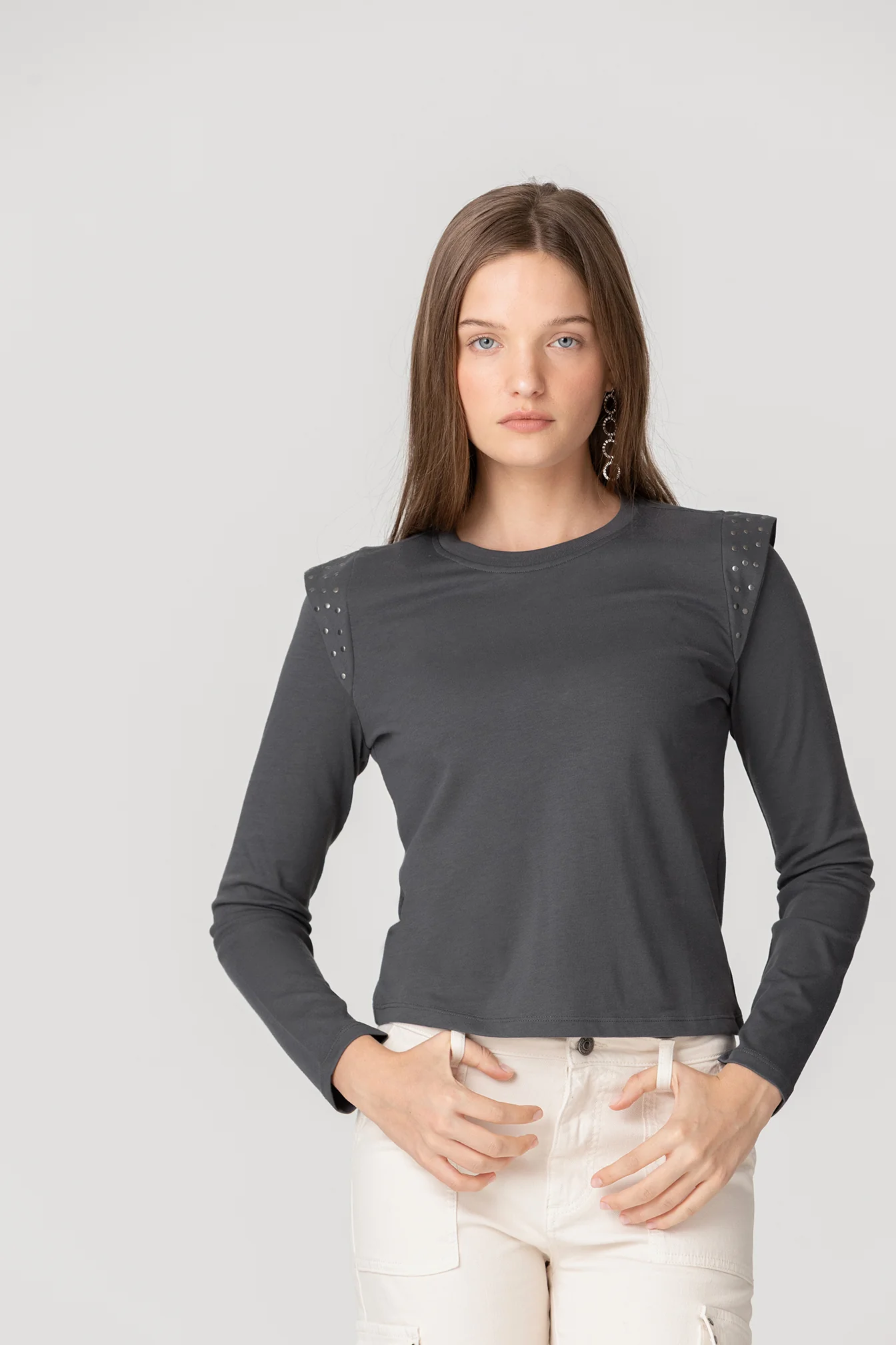 CAMISETA HOMBRO TACHAS - Imagen 5